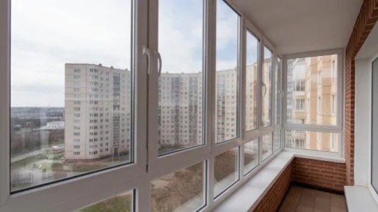 Как выбрать остекление балкона в Москве: виды, этапы и критерии удачного решения